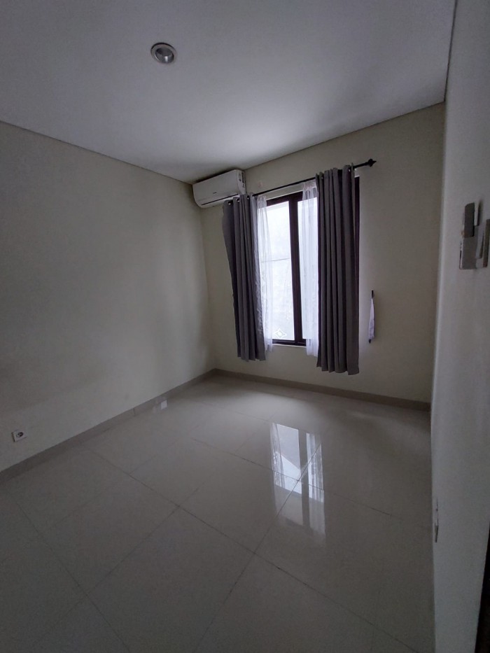 Rumah disewakan di cluster Cosmo Lippo Cikarang 